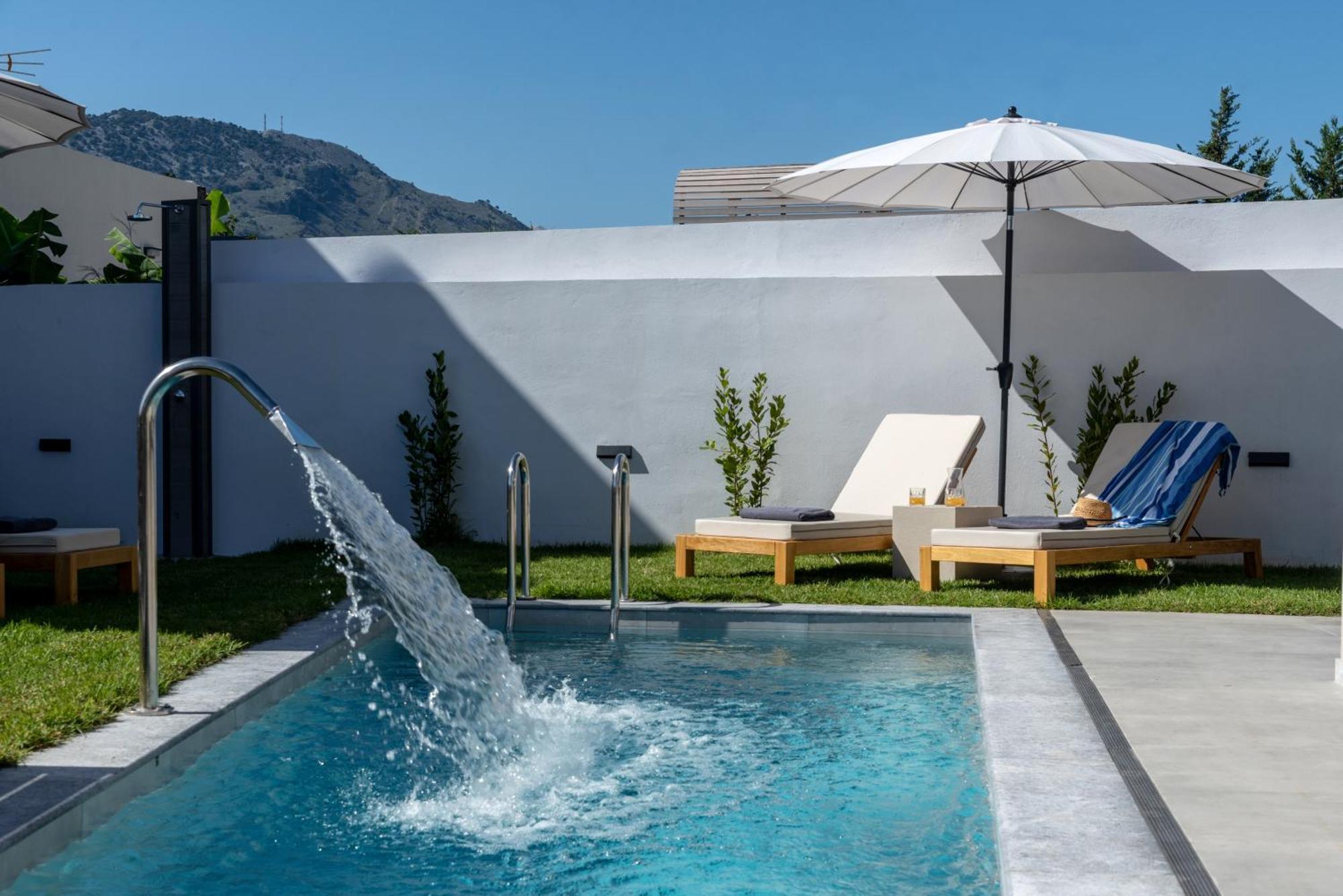 Ks Luxury Heated Pools Villa