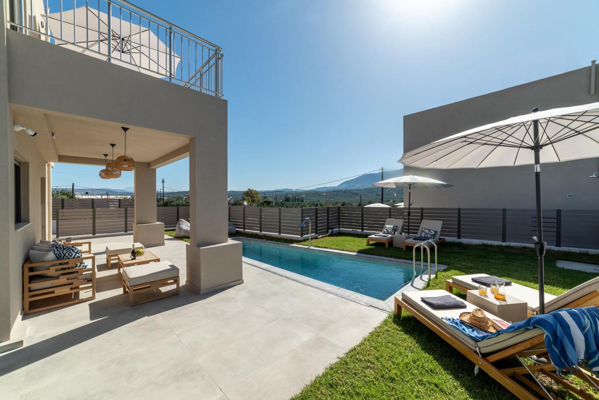 Ks Luxury Heated Pools *