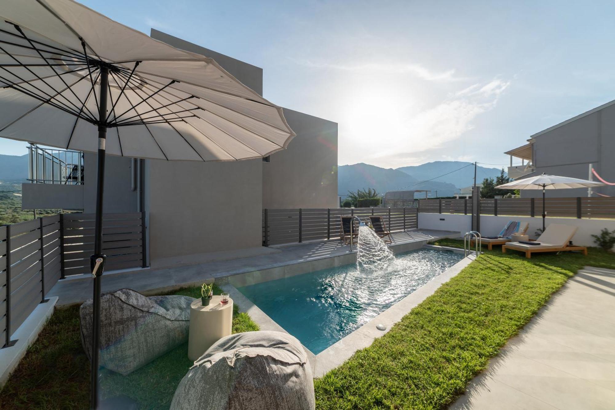 Ks Luxury Heated Pools Villa *