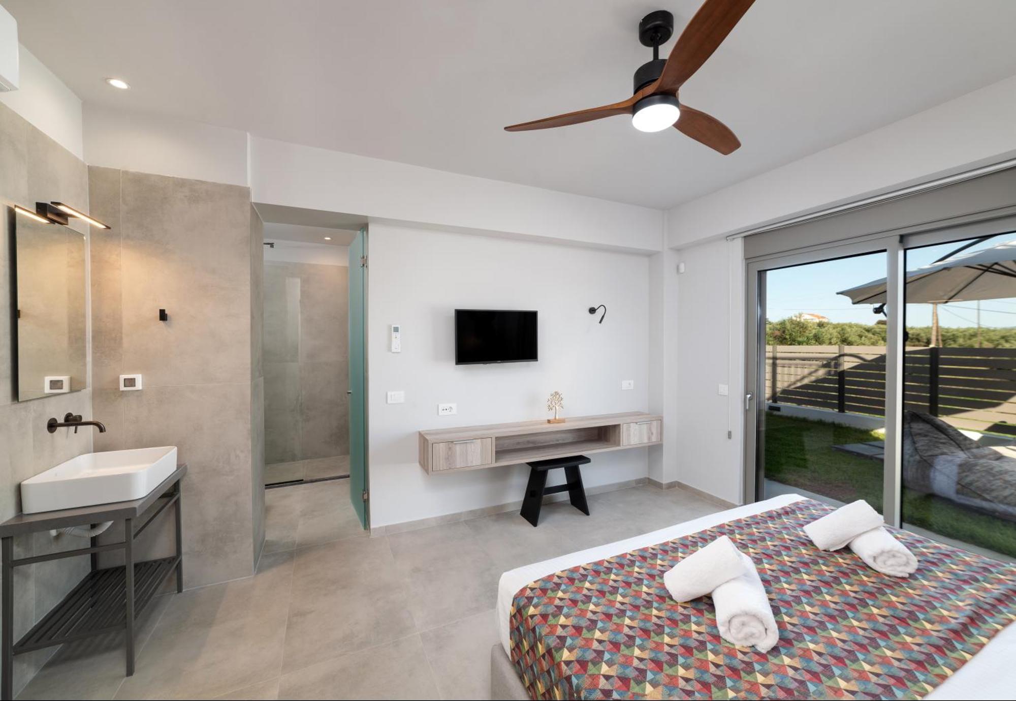 Ks Luxury Heated Pools *