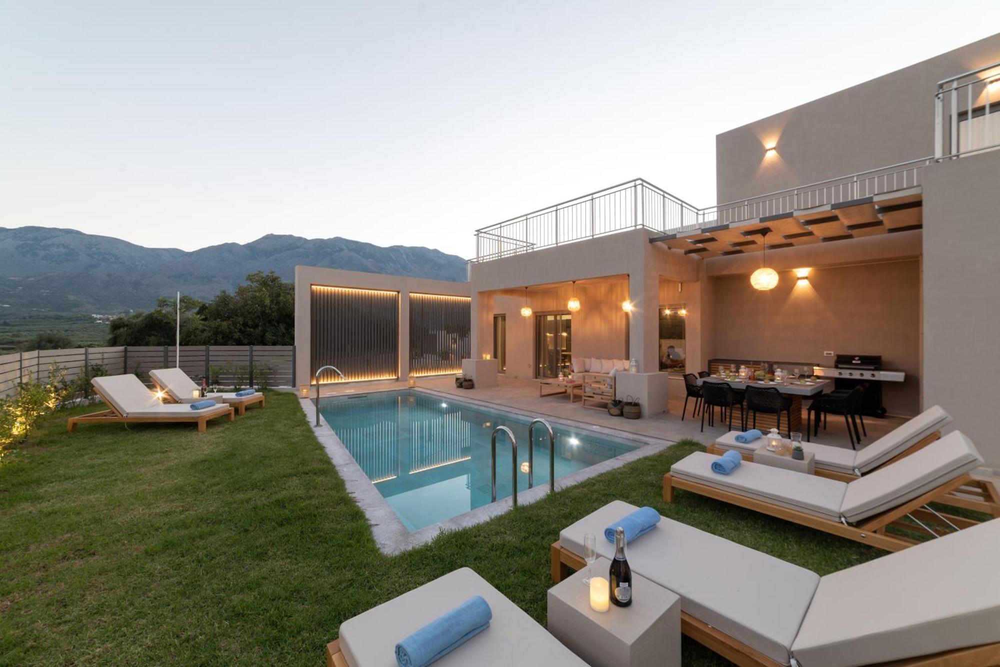 Ks Luxury Heated Pools Villa