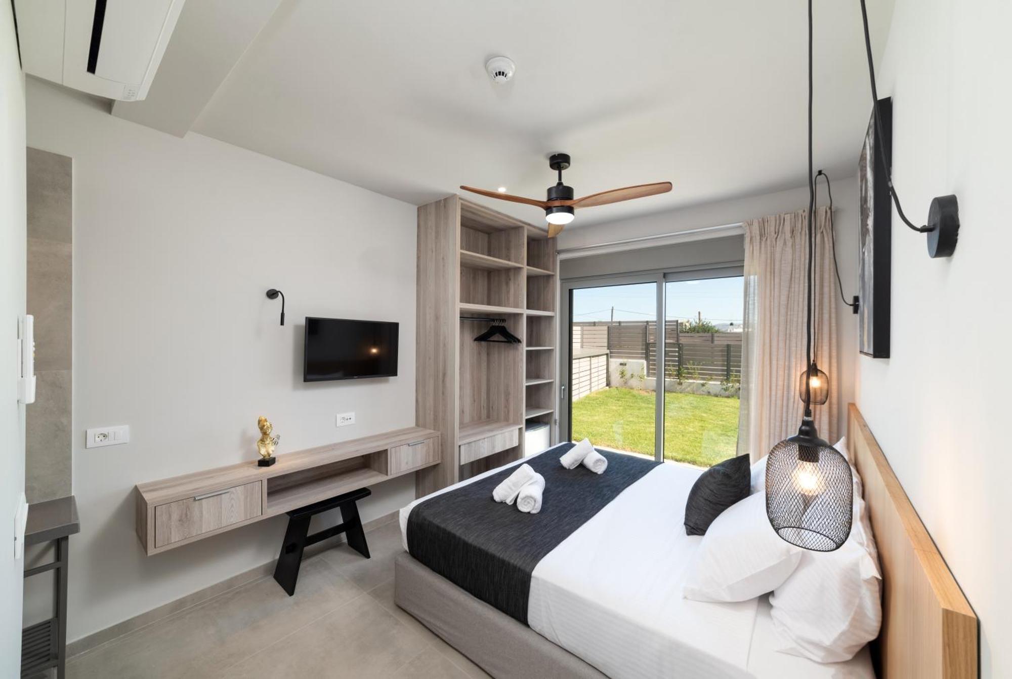 Ks Luxury Heated Pools Villa