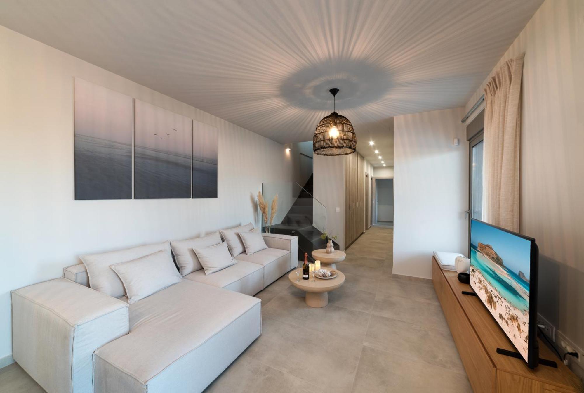 Ks Luxury Heated Pools Villa