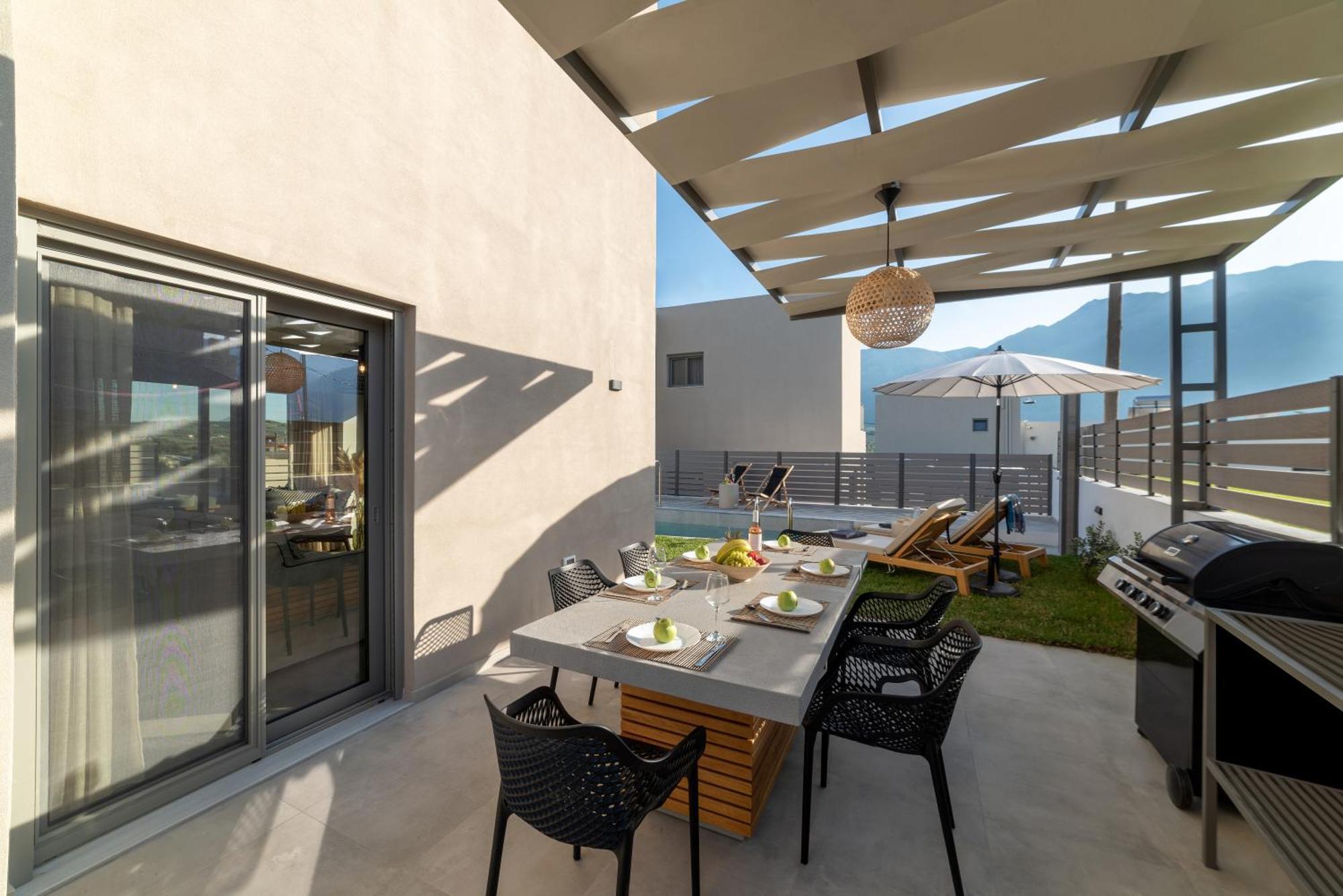 Ks Luxury Heated Pools Vila
